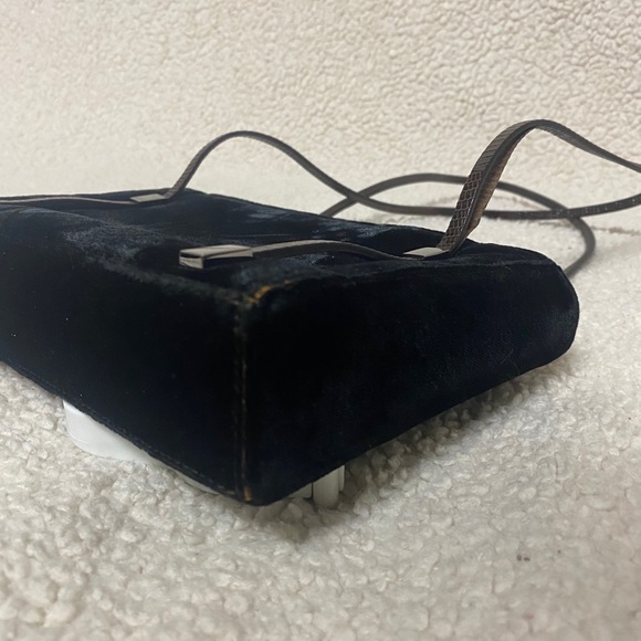 Vintage Gucci velvet purse - Picture 7 of 11